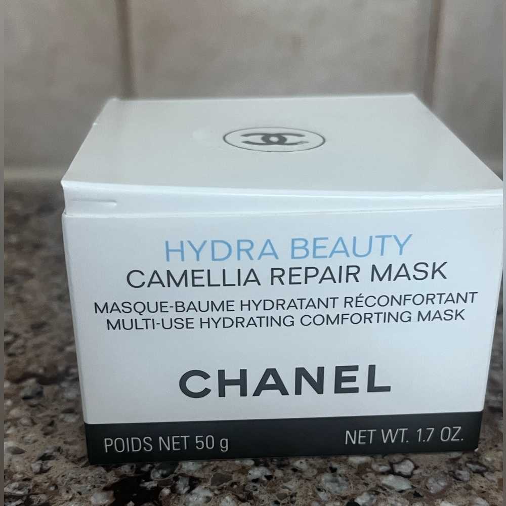 CHANEL HYDRA BEAUTY CAMELLIA REPAIR MASK
1.7 oz